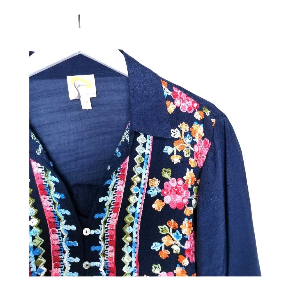 FIG & FLOWER Anthropologie Embroidered Navy Blue Tie-Front Top - Medium - Picture 2 of 8